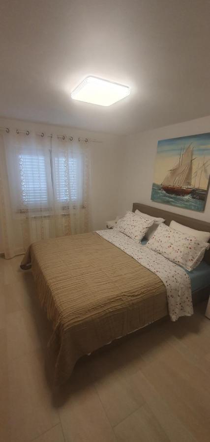 Hause Lupic Apartamento Rab Town Exterior foto