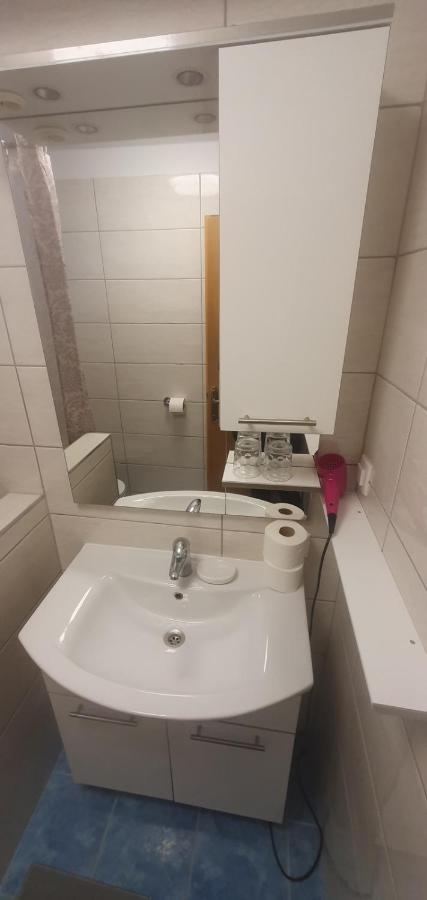 Hause Lupic Apartamento Rab Town Exterior foto